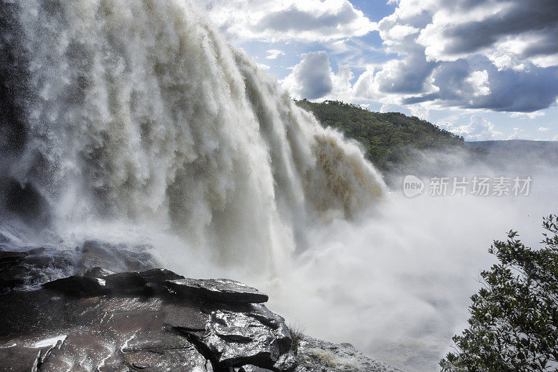 委内瑞拉Canaima NP的El Sapo瀑布